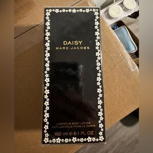 Marc Jacobs Daisy Luminous Body Lotion